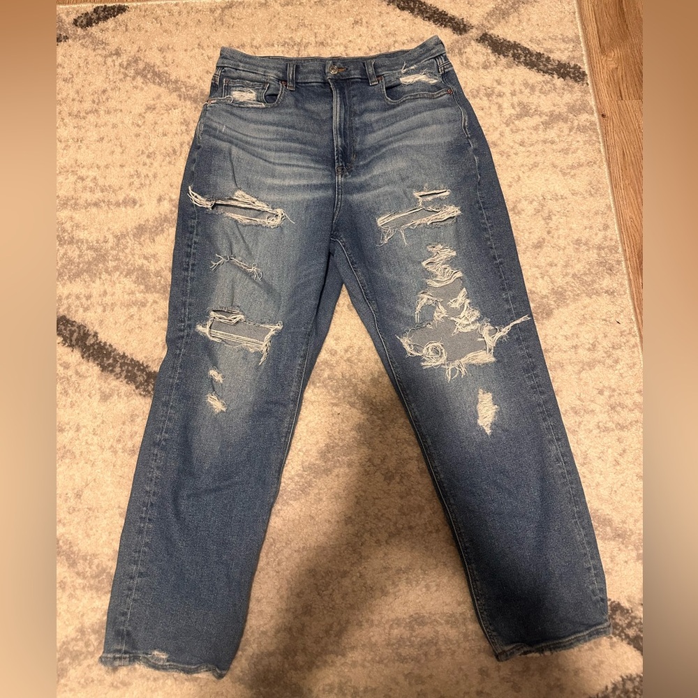 American Eagle Curvy cropped mom jean. Distressed. Size 12.